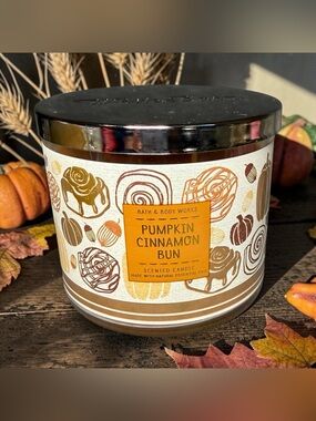 🎃BATH & BODY WORKS🎃Pumpkin Cinnamon Bun 3-Wick Candle/NWT